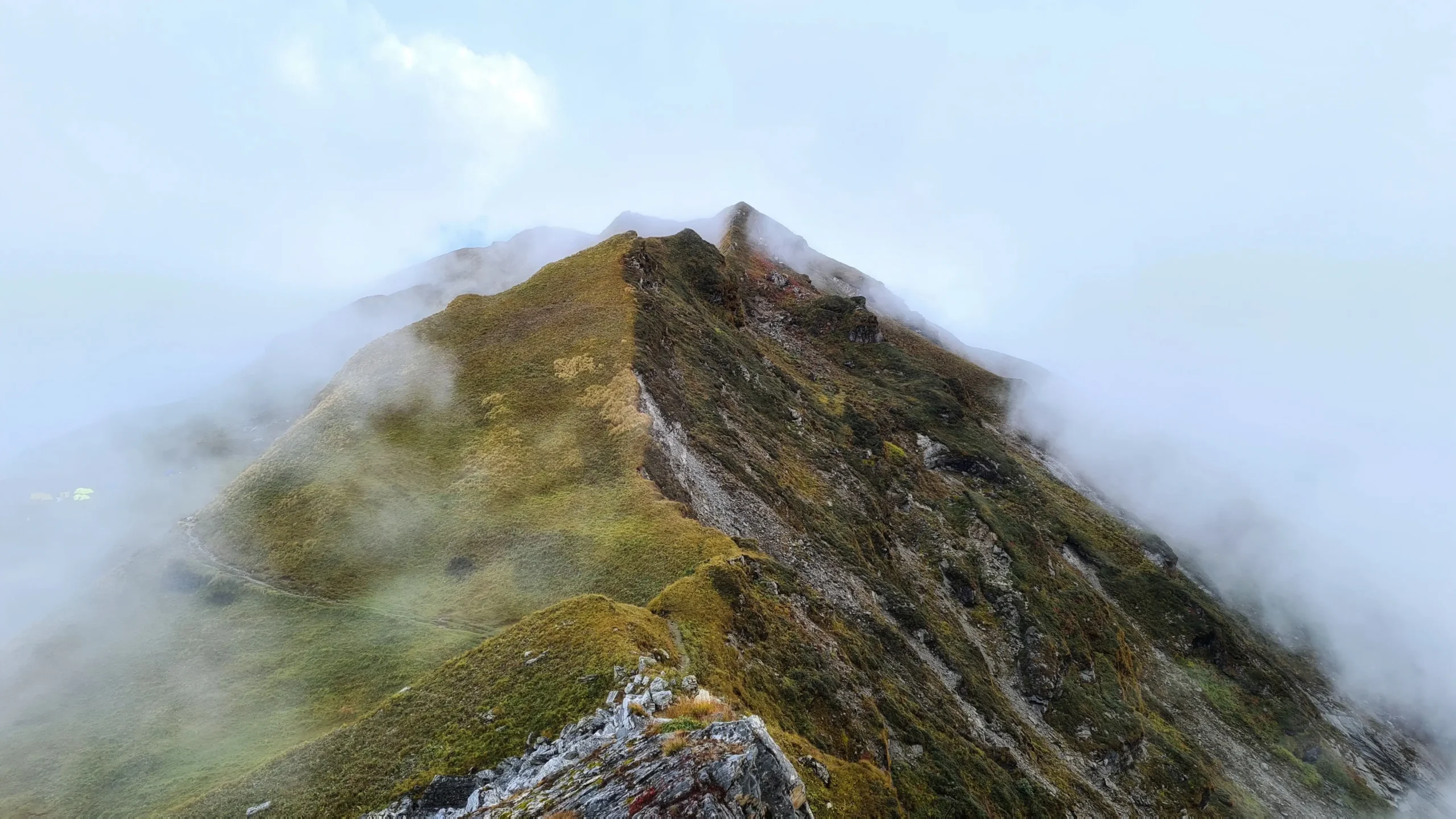 Ridge walk from Siyari Bugyal