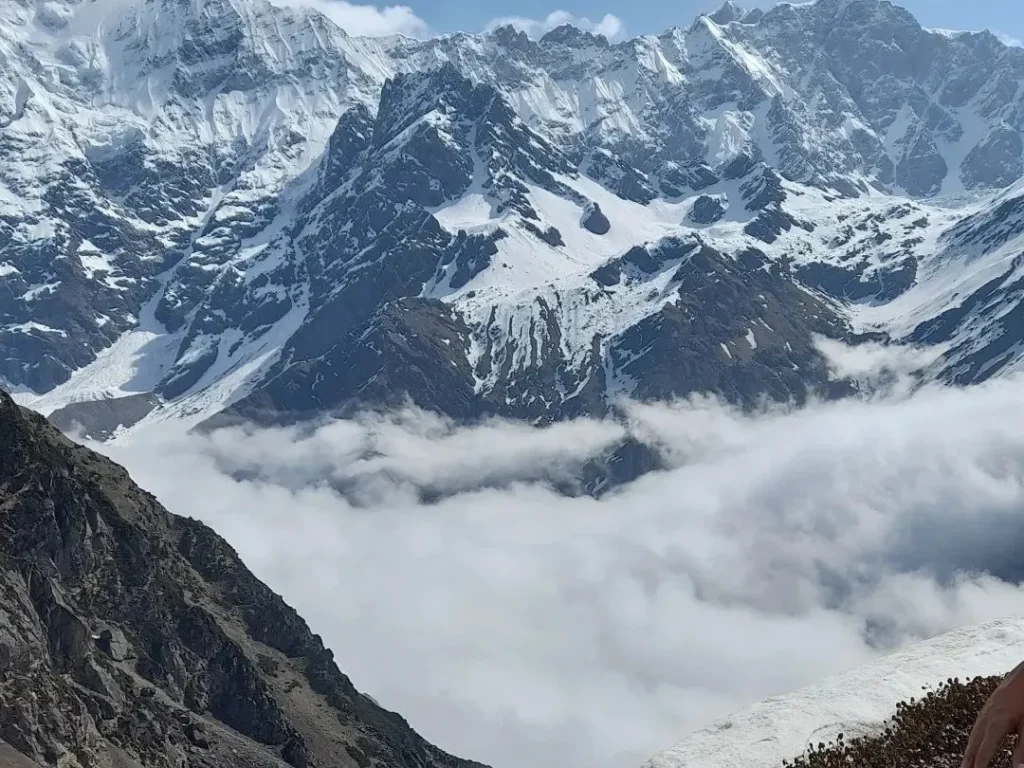 On the way to Chorabari Glacier