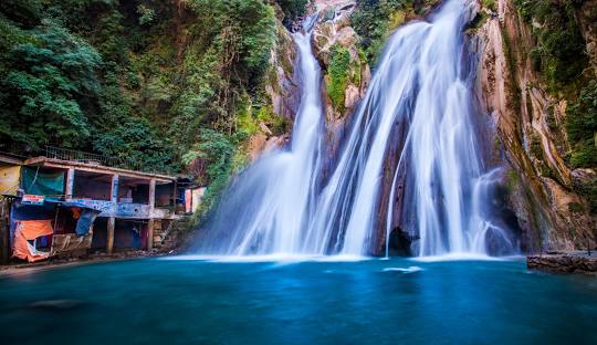 kempty falls in mussoorie