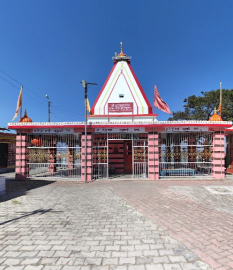 Kujapuri Temple in Dhanaulti, that is the best short treks near Rishikesh