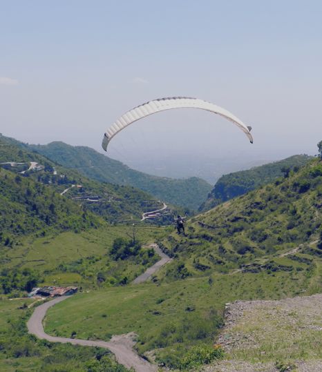 Paragliding in Dhanaulti, near Mussoorie, Uttarakhand