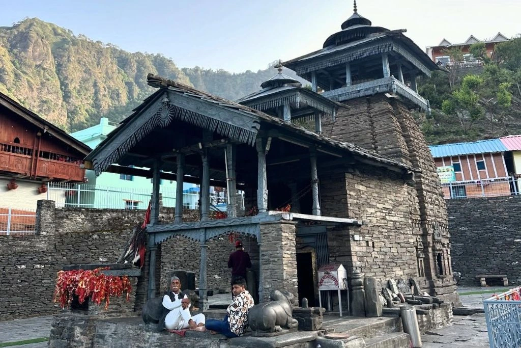 Lakhamandal Temple