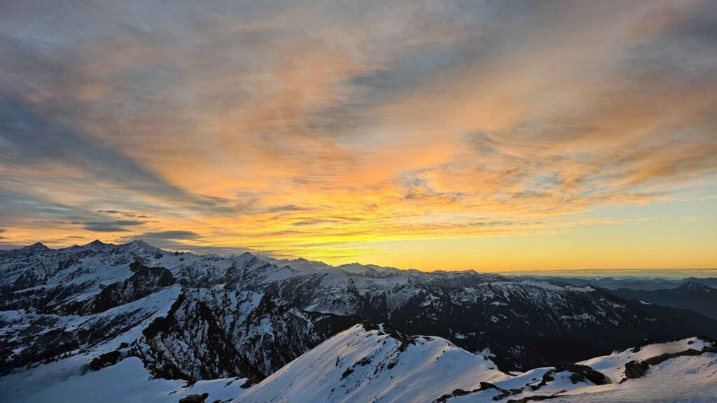 Sunrise view from Kedarkantha Summit during winters