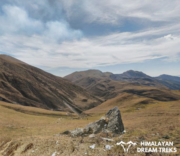 view of vast meadows during the Gulabi Kantha Trek