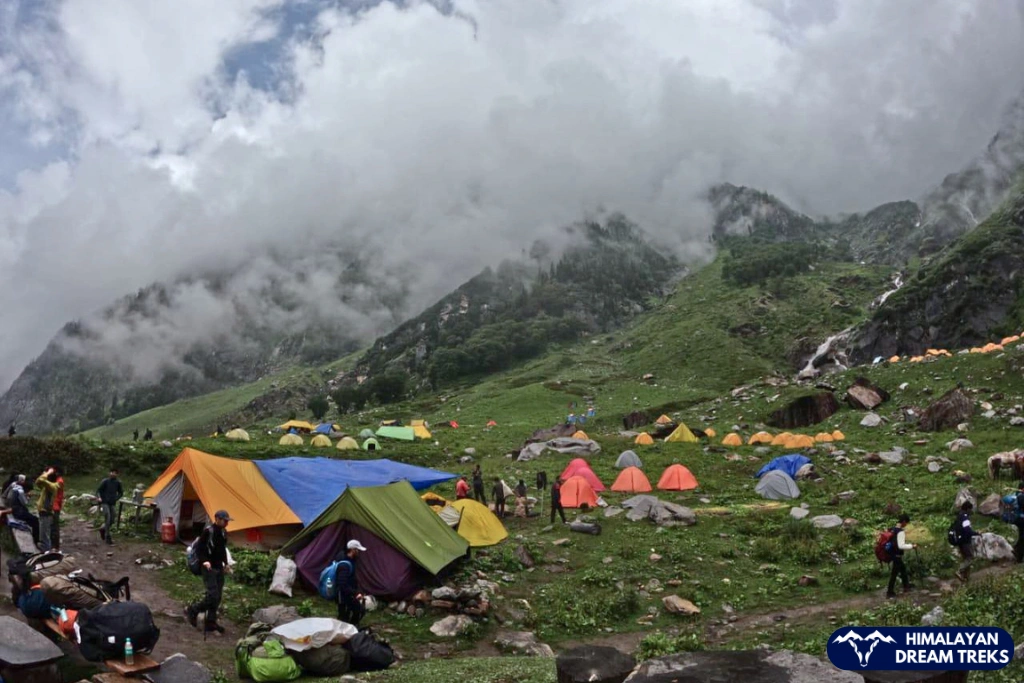 Green valleys and clouds at Hampta Pass