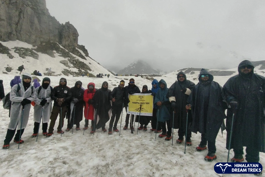 trekkers submit the hampta pass trek