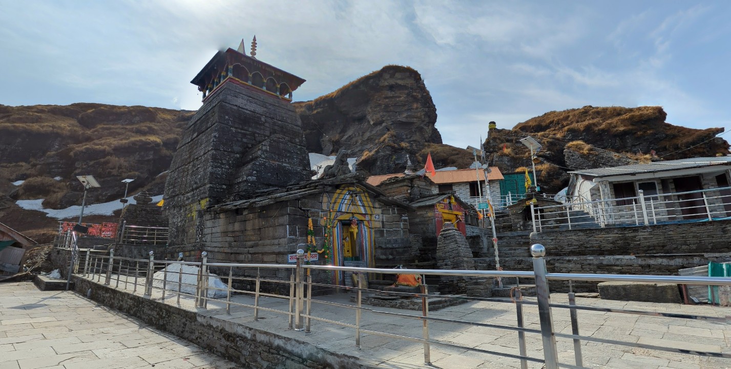 Peaceful view of Tungnath Temple