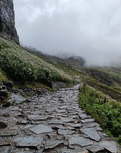 Steep Climb to Hemkund Lake