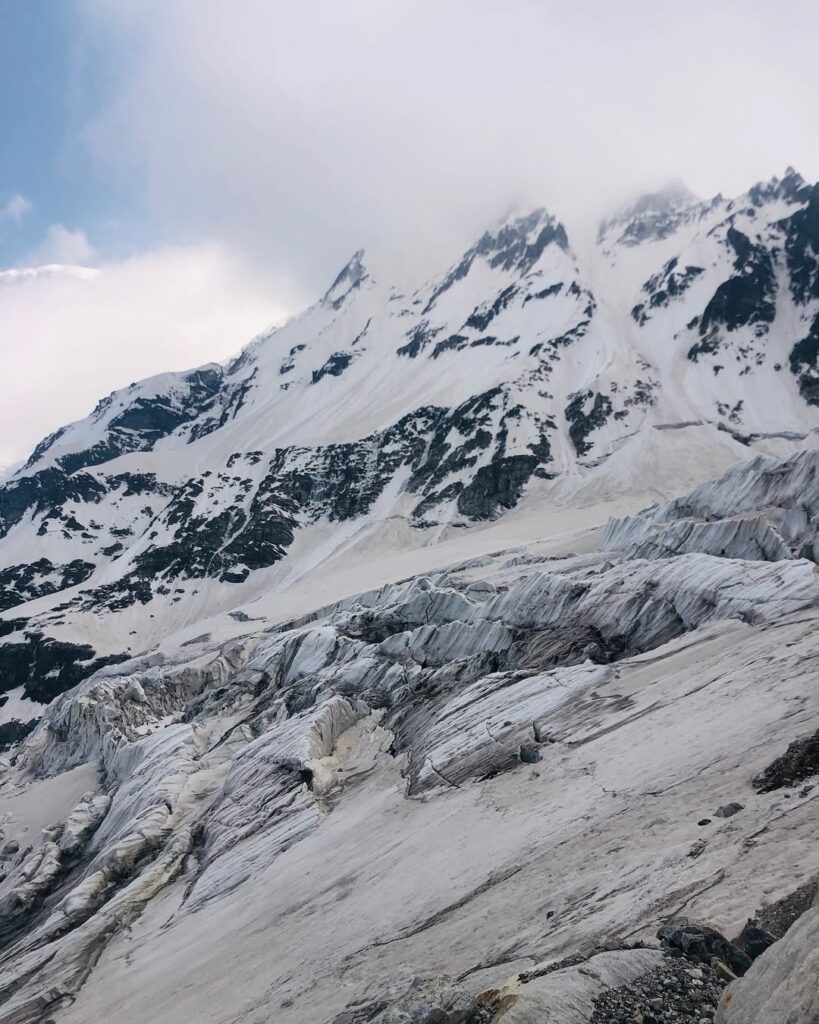 High-altitude snowy ridges around Bhyundar Khal