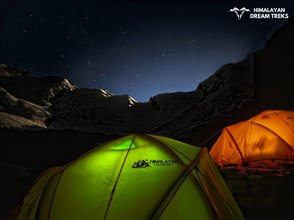 Night view at Audens col summit camp