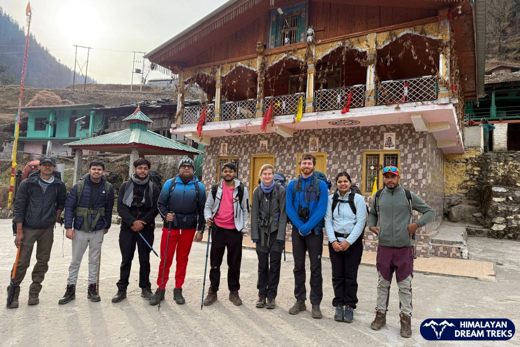 Trekking group ready for Gulabi Kantha Trek