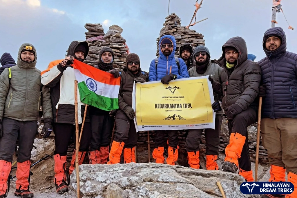 Kedarkantha Trek group photo with trekkers
