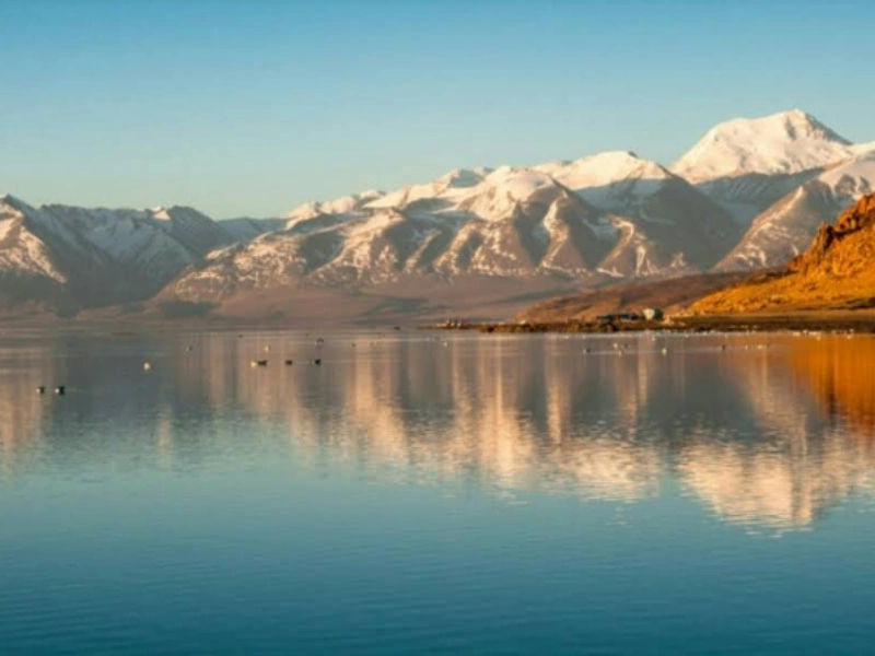 Mansarovar lake in autumn
