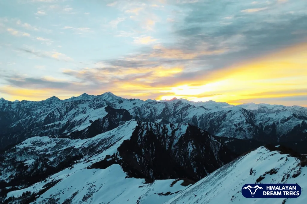 sunrise view from Kedarkantha