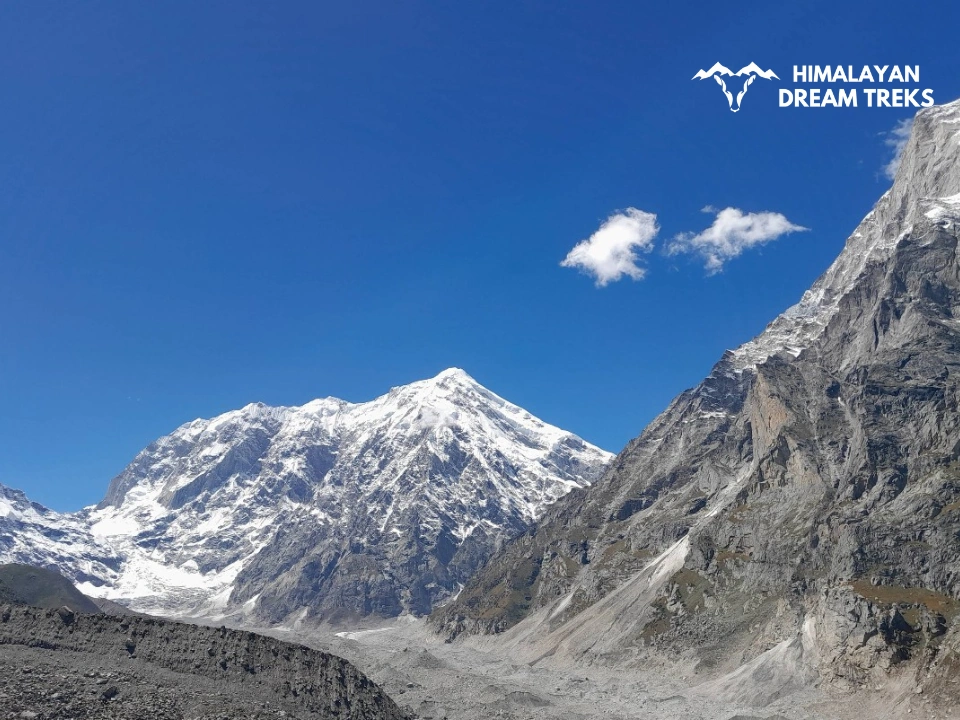 Snowy mountains under a blue sky in satopanth trail