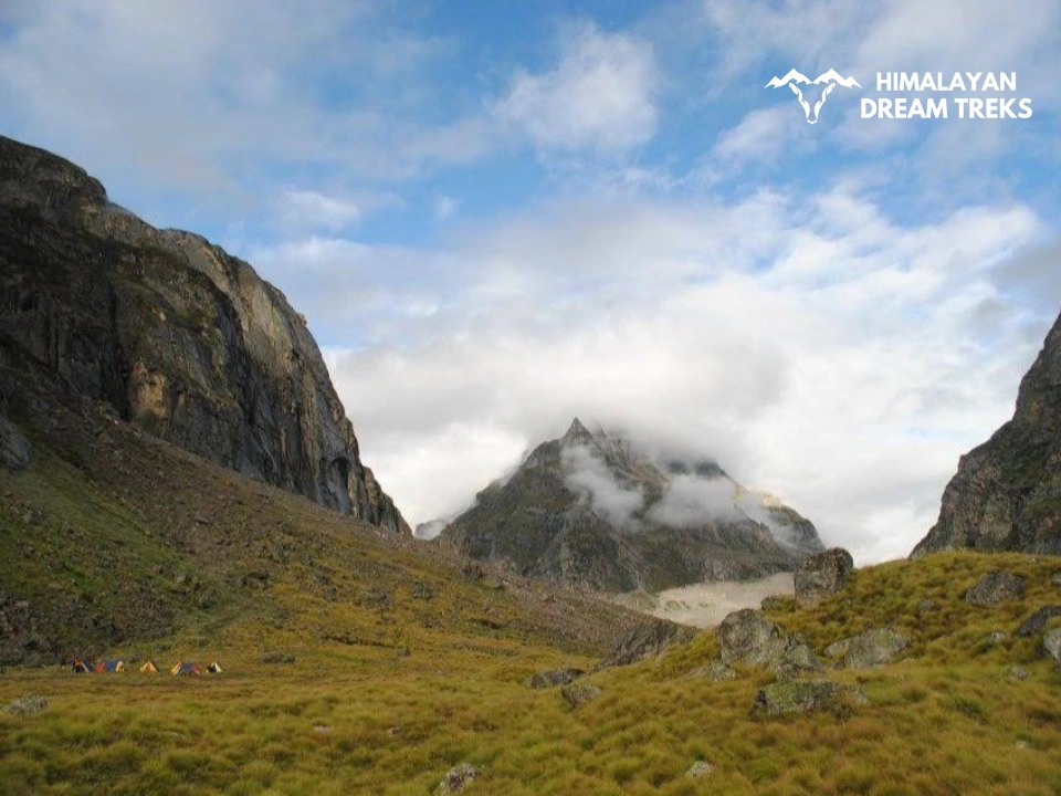 Trail leading to Satopanth Tal