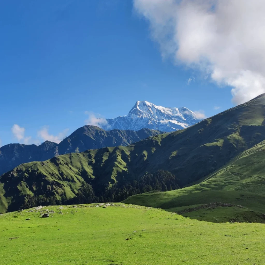 Scenic view of Ali Bedni meadow and nearby mountain peaks