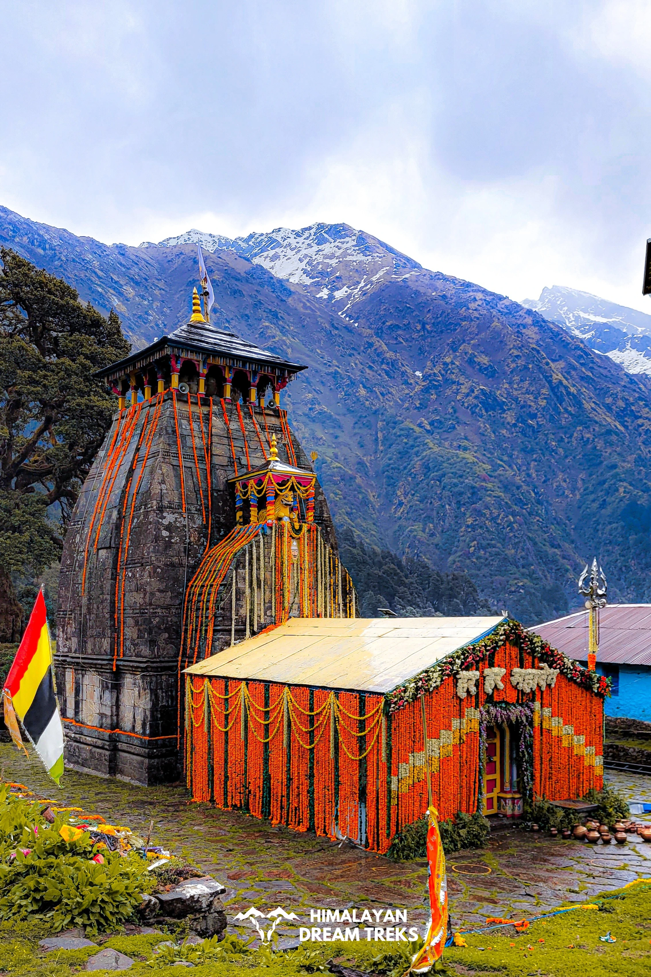 Madhyamaheswar Temple Side