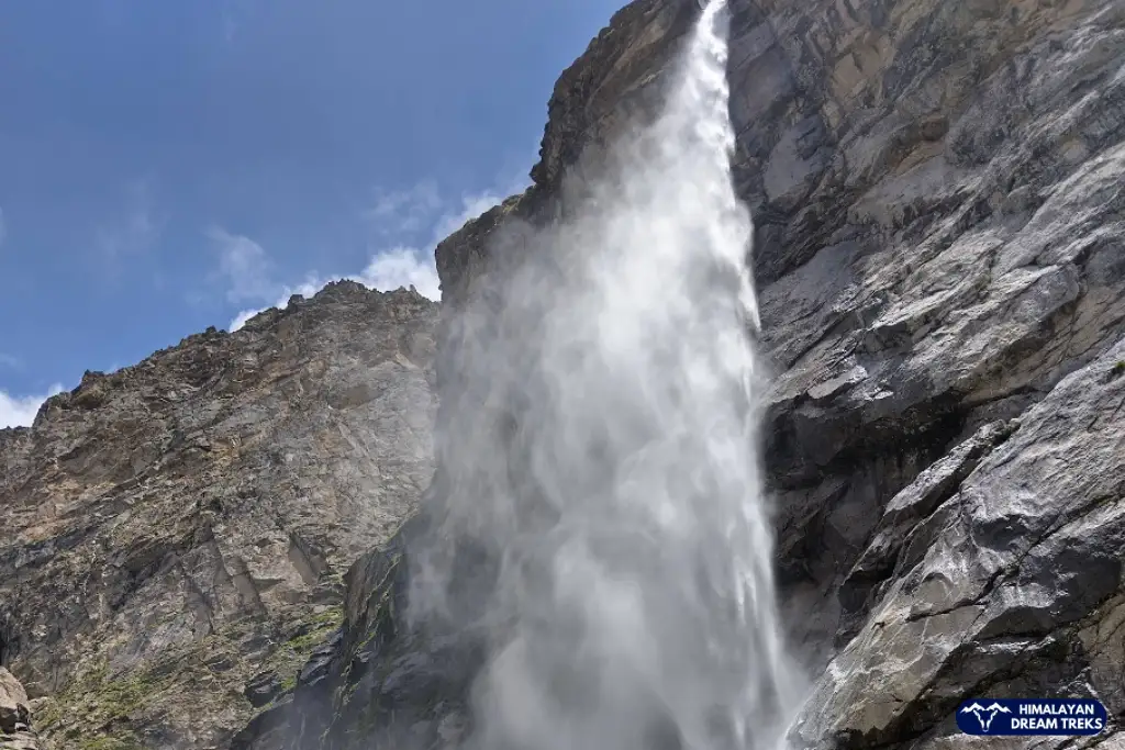 vasudhara falls in chamoli district
