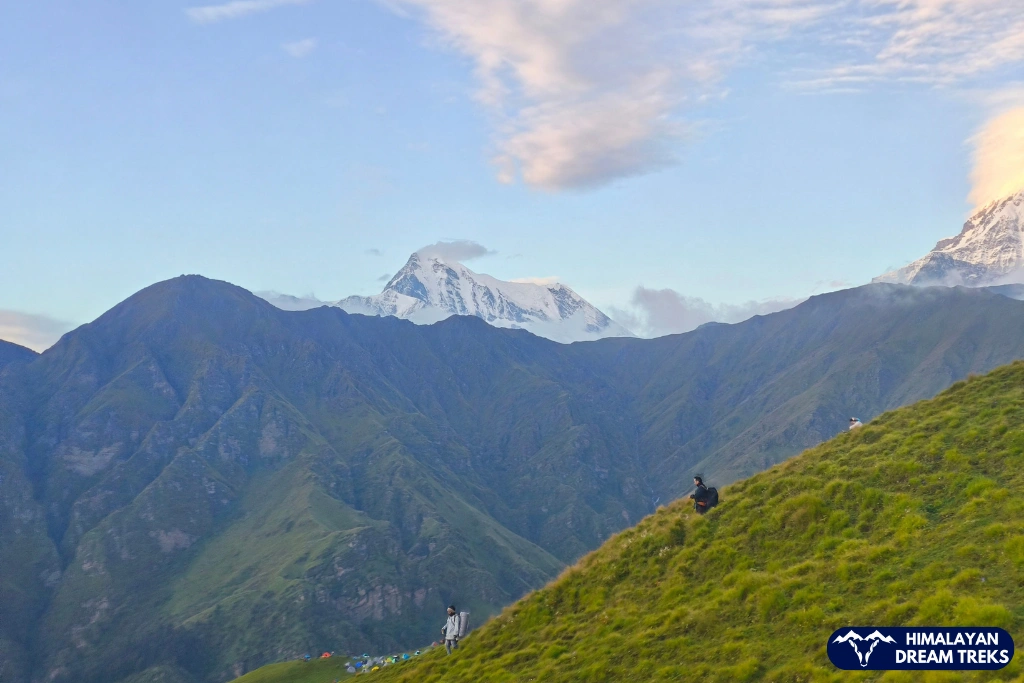 beautiful himalayan view from bedni bugyal