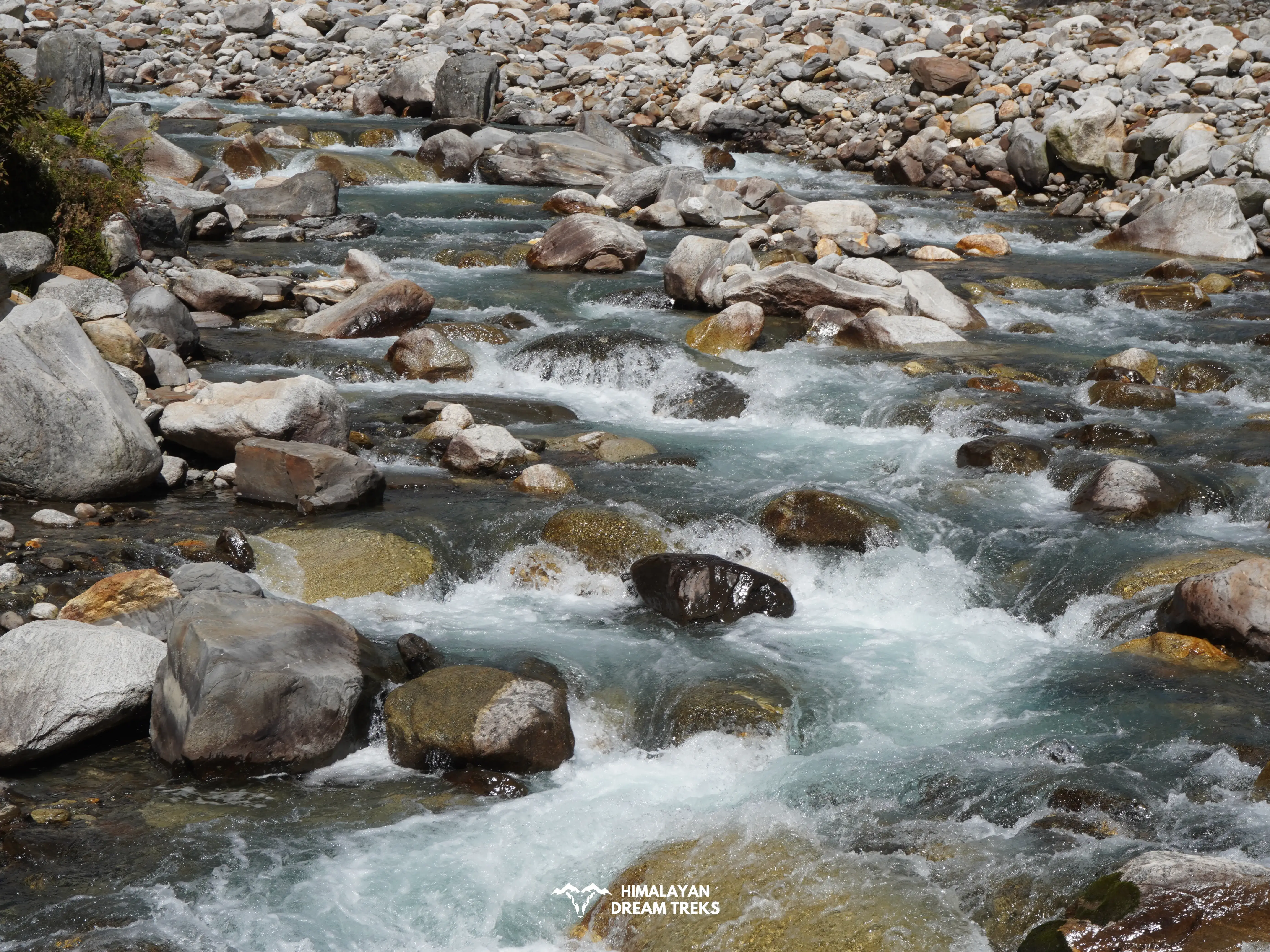 River crossing Hampta